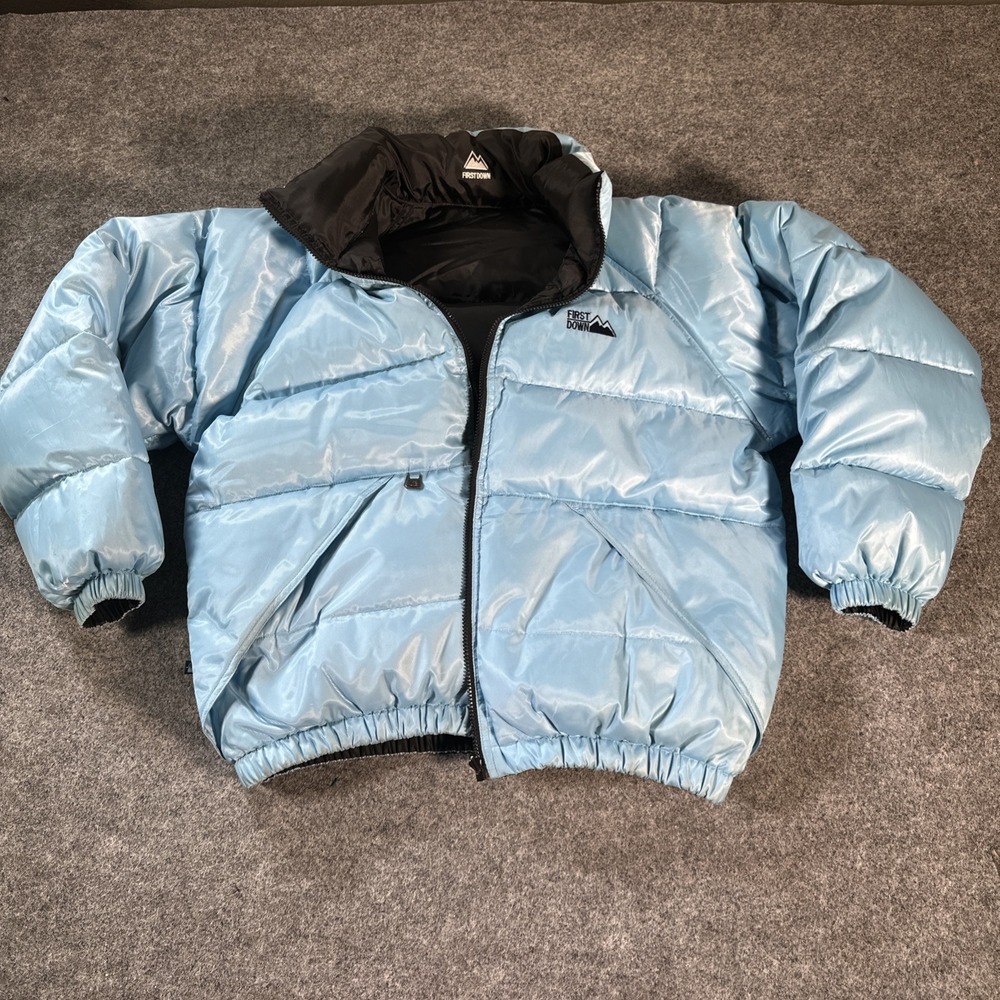 FIRST DOWN MENS Medium OUTWEAR PROTECTION DOWN REVERSIBLE BLUE Black PUFFER COAT
